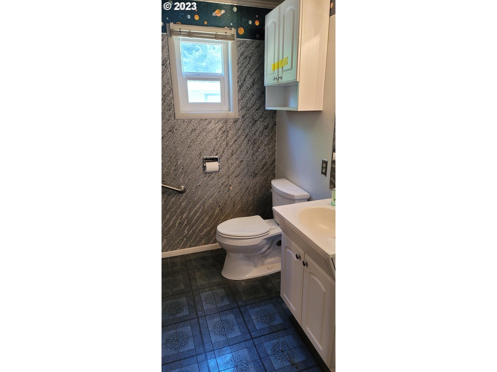 1106 J Street Springfield, OR 97477 - Photo 12 of 17 a bathroom with a toilet a sink and mirror
