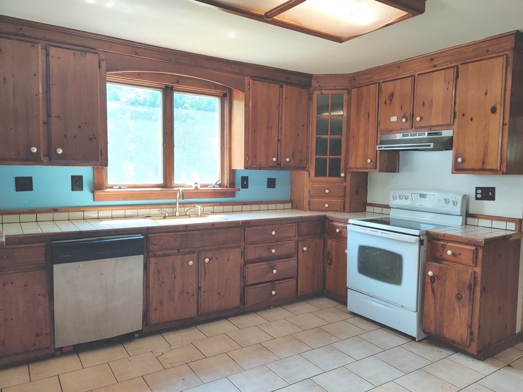 5 Ross Avenue Ware, MA 01082 - Photo 6 of 22