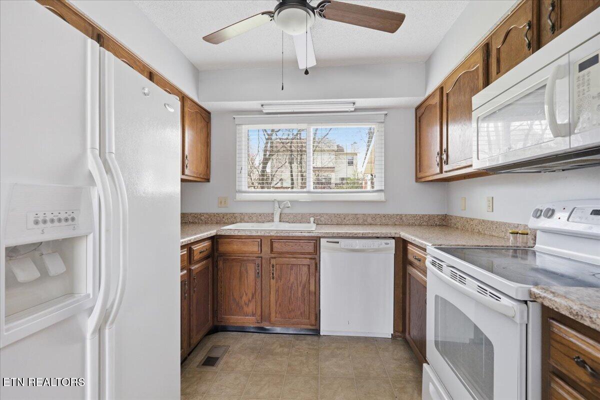 8941 Colchester Ridge Road Knoxville, TN 37922 - Photo 11 of 34 11-005_7K9A7700