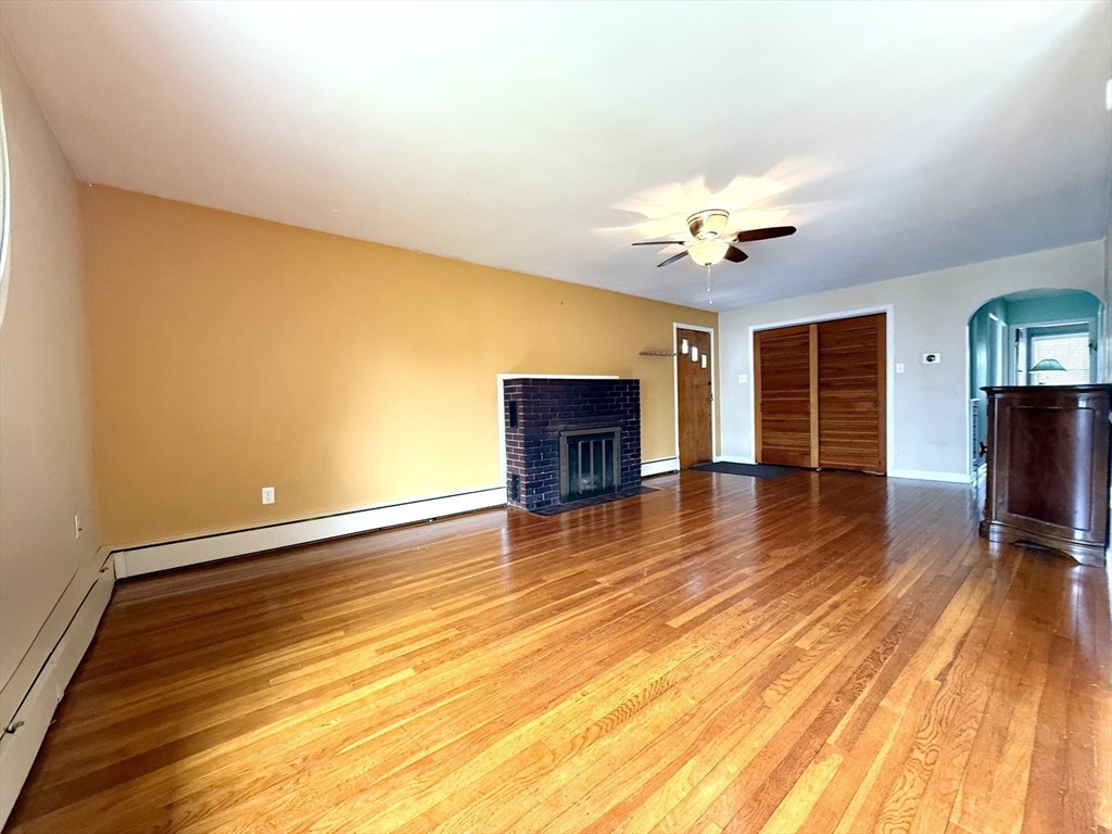 14 Governors Street Worcester, MA 01606 - Photo 2 of 8