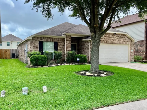 $2,100 | 3210 Blue Bonnet Drive, Texas City, TX 77591