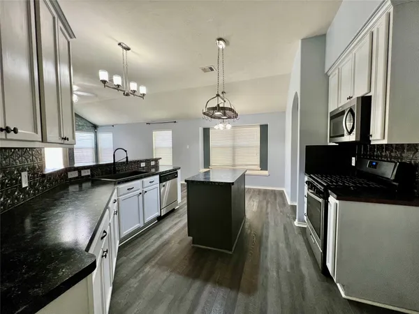 $2,100 | 3210 Blue Bonnet Drive, Texas City, TX 77591