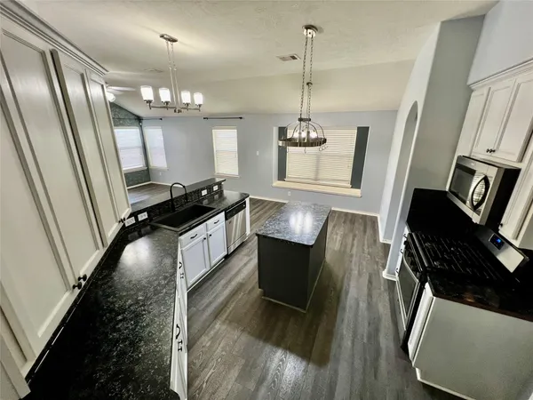 $2,100 | 3210 Blue Bonnet Drive, Texas City, TX 77591