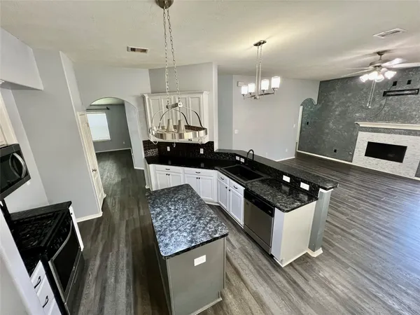 $2,100 | 3210 Blue Bonnet Drive, Texas City, TX 77591