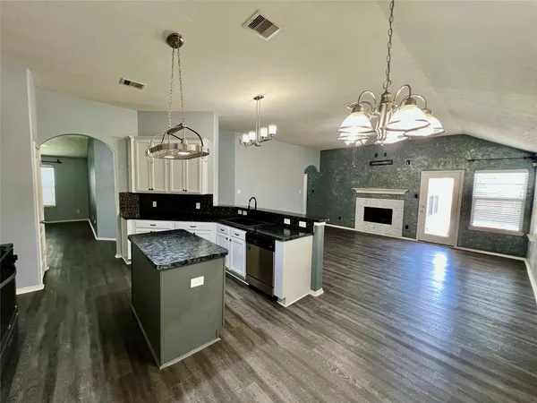 $2,100 | 3210 Blue Bonnet Drive, Texas City, TX 77591