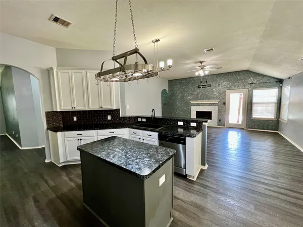 $2,100 | 3210 Blue Bonnet Drive, Texas City, TX 77591