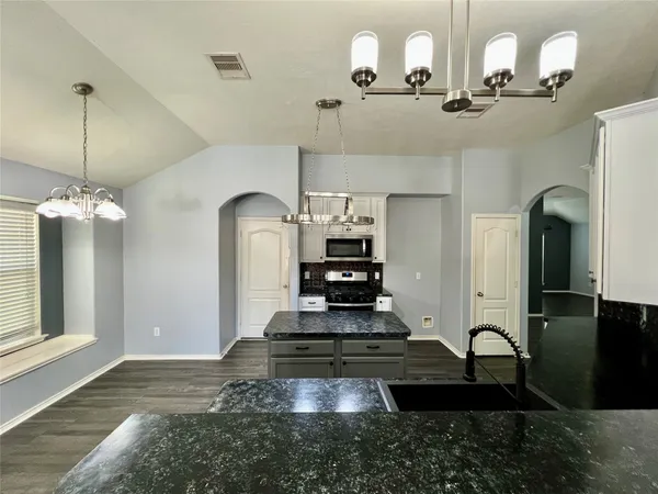 $2,100 | 3210 Blue Bonnet Drive, Texas City, TX 77591