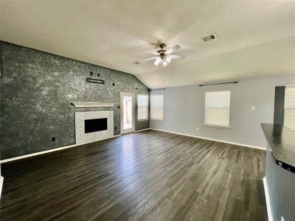 $2,100 | 3210 Blue Bonnet Drive, Texas City, TX 77591