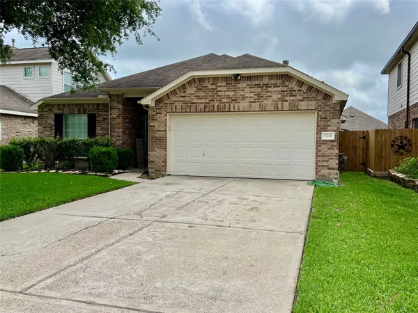 $2,100 | 3210 Blue Bonnet Drive, Texas City, TX 77591