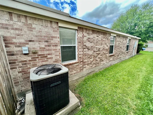 $2,100 | 3210 Blue Bonnet Drive, Texas City, TX 77591