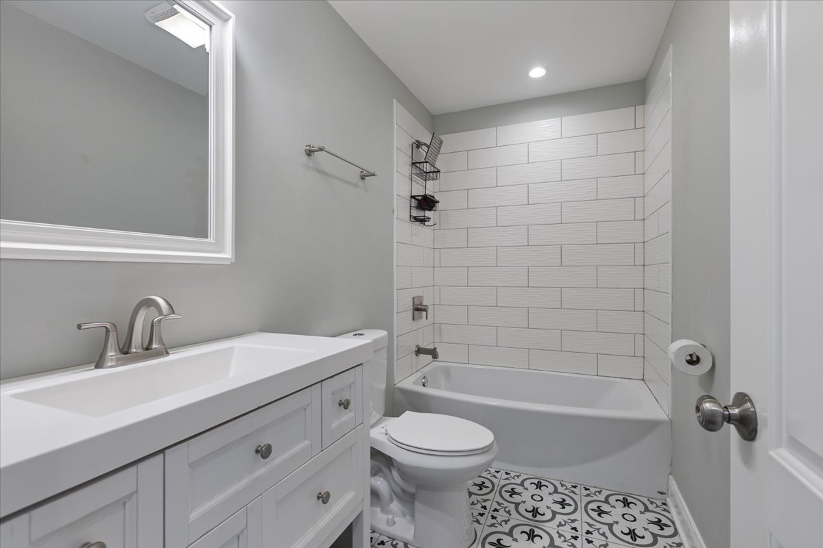 9124 South Bell Avenue Chicago, IL 60643 - Photo 24 of 35 a bathroom with a sink a toilet and shower