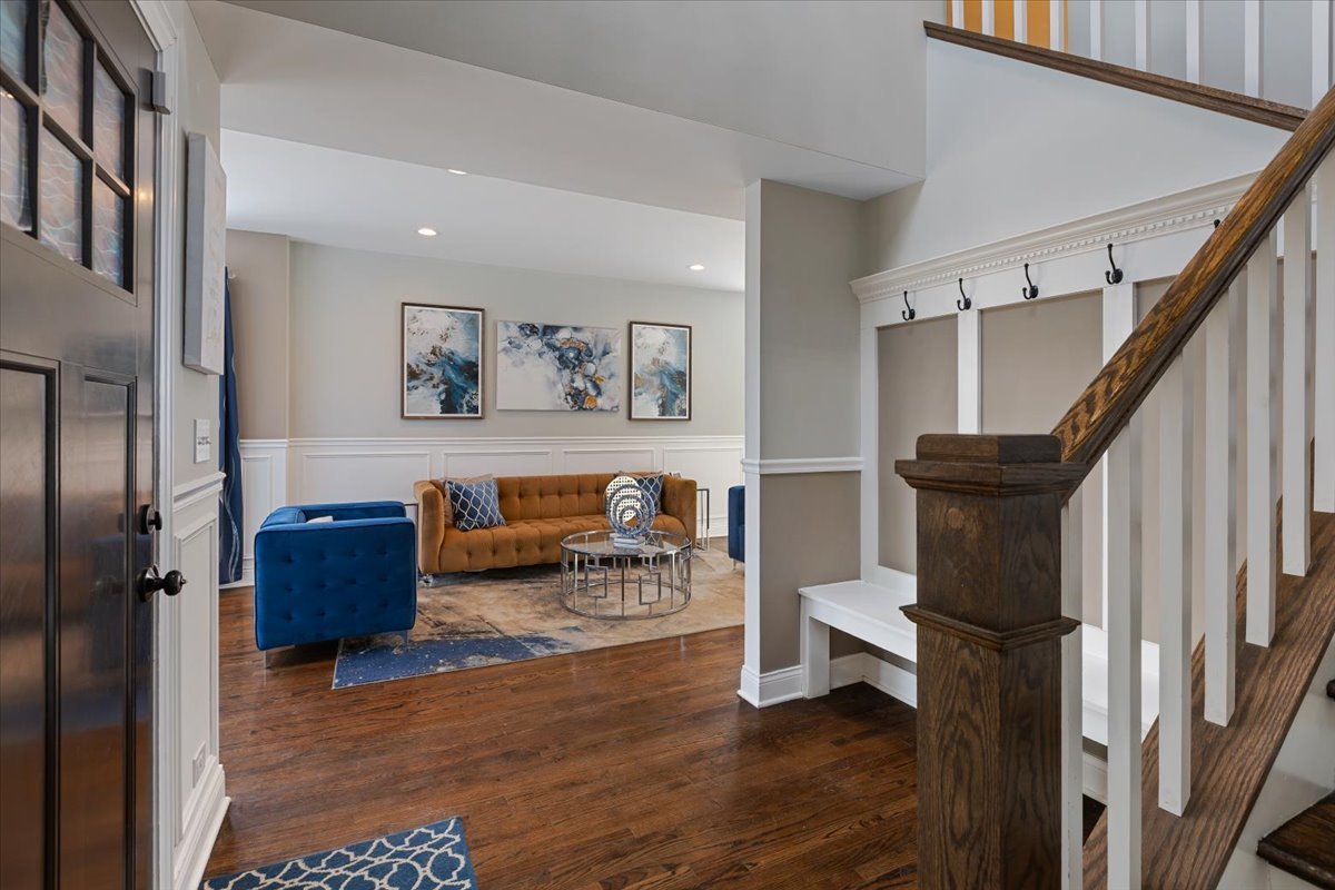 9124 South Bell Avenue Chicago, IL 60643 - Photo 3 of 35 a living room with furniture and a wooden floor