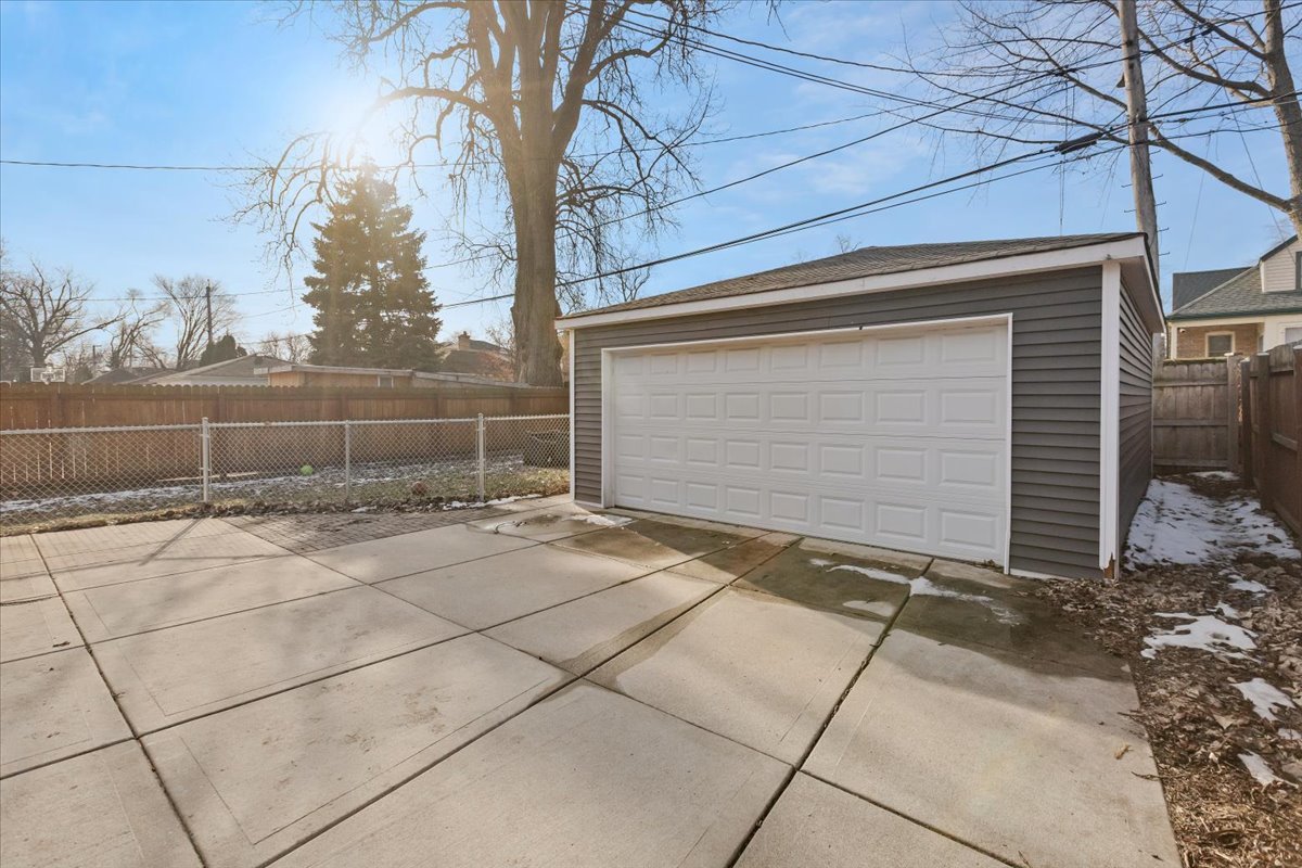 9124 South Bell Avenue Chicago, IL 60643 - Photo 34 of 35 a front view of a house with basket ball court