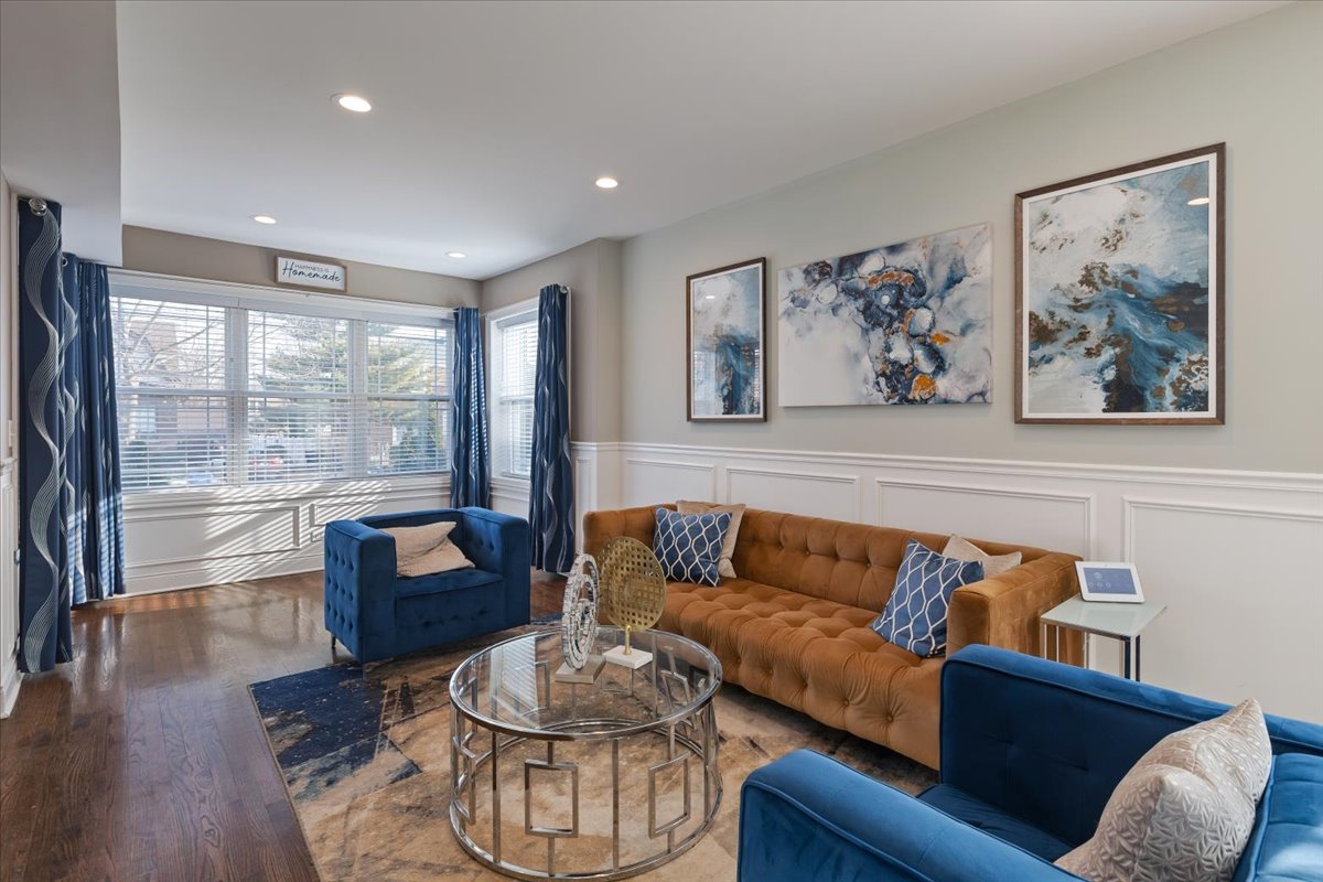 9124 South Bell Avenue Chicago, IL 60643 - Photo 4 of 35 a living room with furniture and a large window