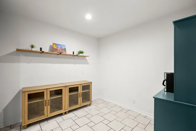 $550,000 | 305 East Tanglewood Drive, New Braunfels, TX 78130