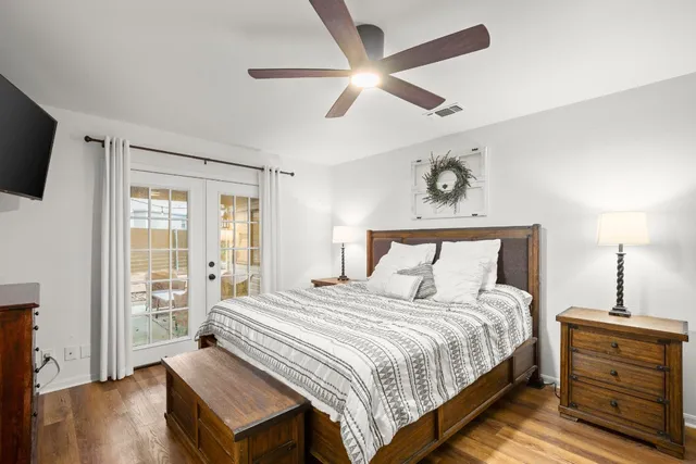 $550,000 | 305 East Tanglewood Drive, New Braunfels, TX 78130