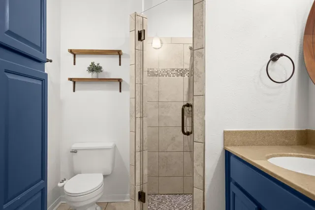 $550,000 | 305 East Tanglewood Drive, New Braunfels, TX 78130