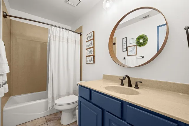 $550,000 | 305 East Tanglewood Drive, New Braunfels, TX 78130