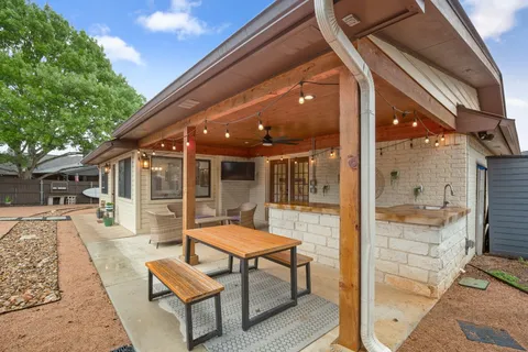 $550,000 | 305 East Tanglewood Drive, New Braunfels, TX 78130