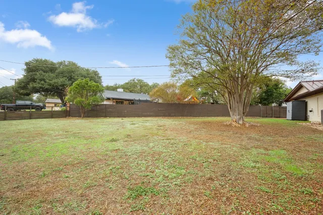 $550,000 | 305 East Tanglewood Drive, New Braunfels, TX 78130