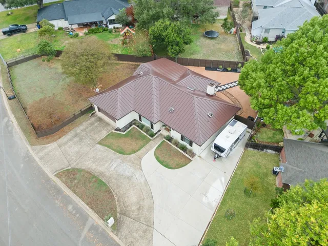 $550,000 | 305 East Tanglewood Drive, New Braunfels, TX 78130