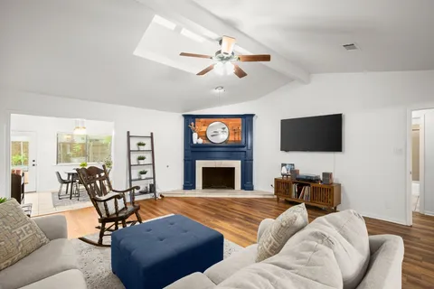 $550,000 | 305 East Tanglewood Drive, New Braunfels, TX 78130