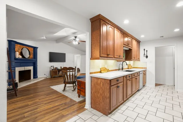 $550,000 | 305 East Tanglewood Drive, New Braunfels, TX 78130