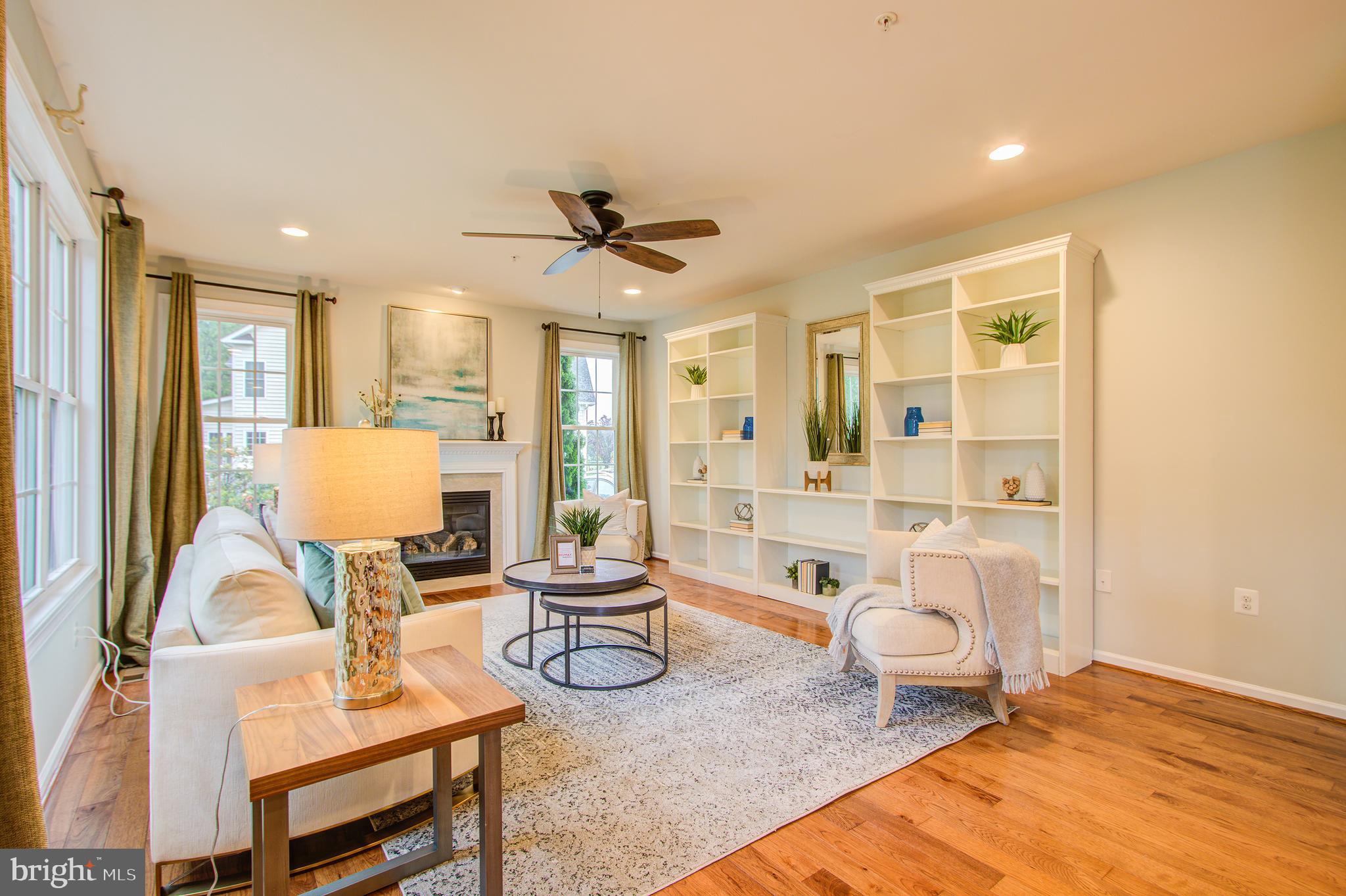 20222 McNamara Road Poolesville, MD 20837 - Photo 10 of 57 Built-In bookcases!
