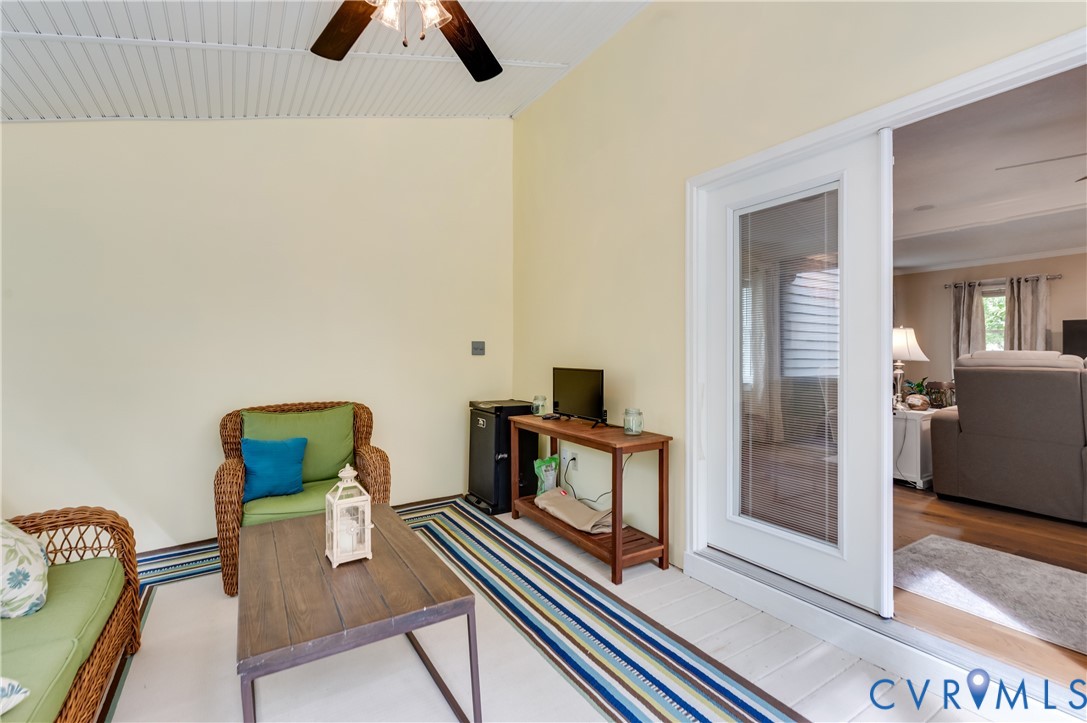 19229 Turkey Road Rockville, VA 23146 - Photo 36 of 44 a workspace with furniture and window