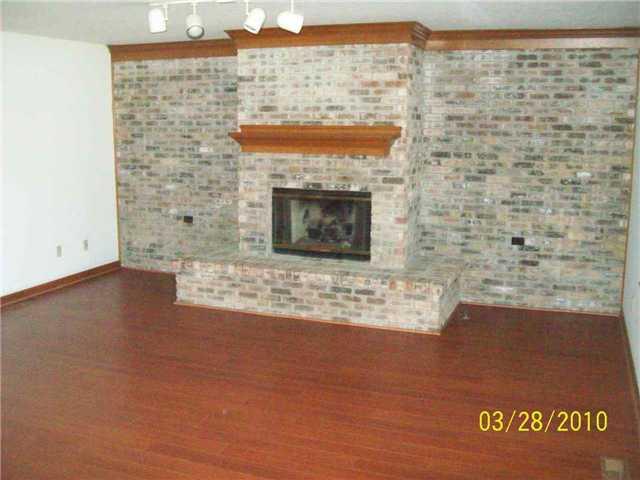 2033 Country Club Road Indianapolis, IN 46214 - Photo 5 of 12 Gallery Image 5
