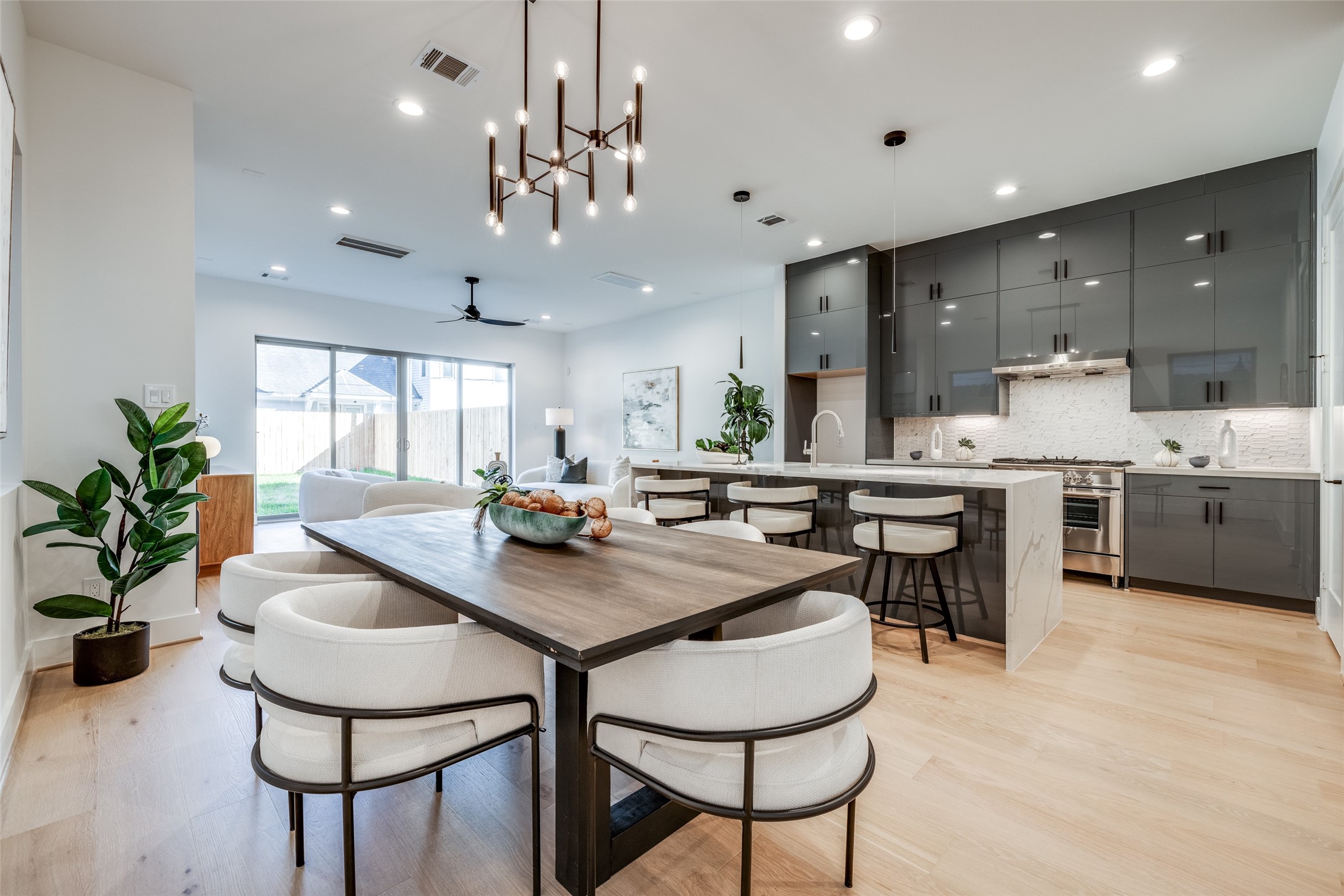 2412 Elmen Street Houston, TX 77019 - Photo 20 of 43 a kitchen with a table and chairs in it
