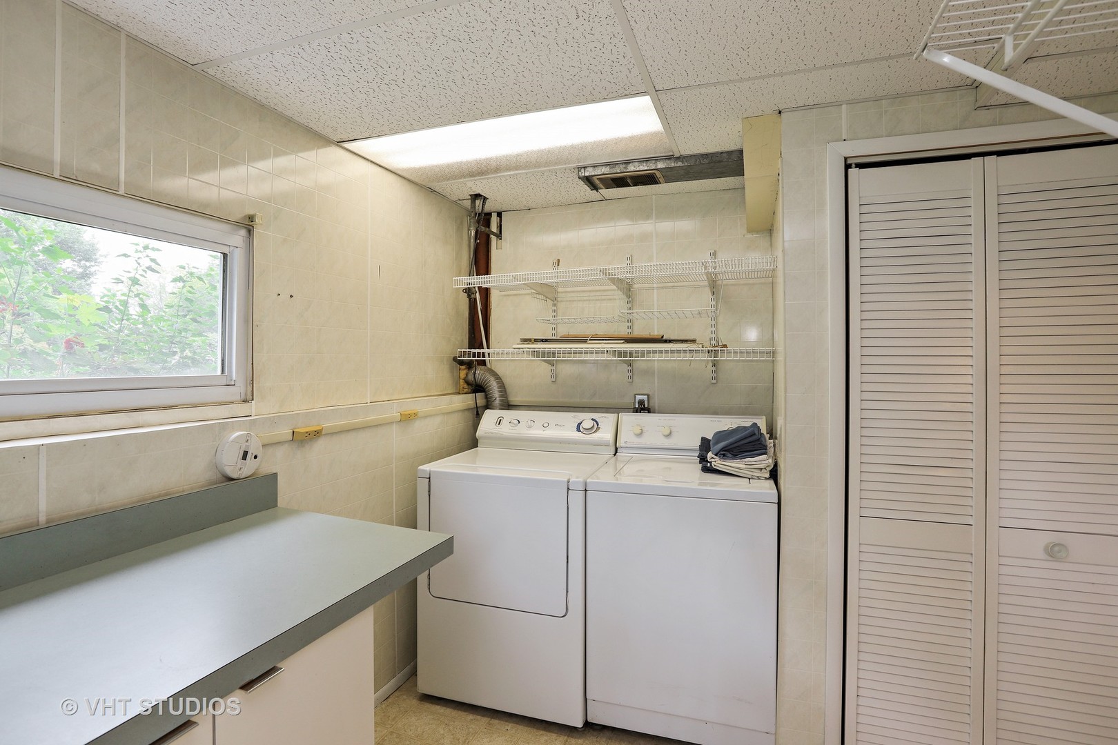 300 High Road Cary, IL 60013 - Photo 9 of 10 a utility room with dryer and washer
