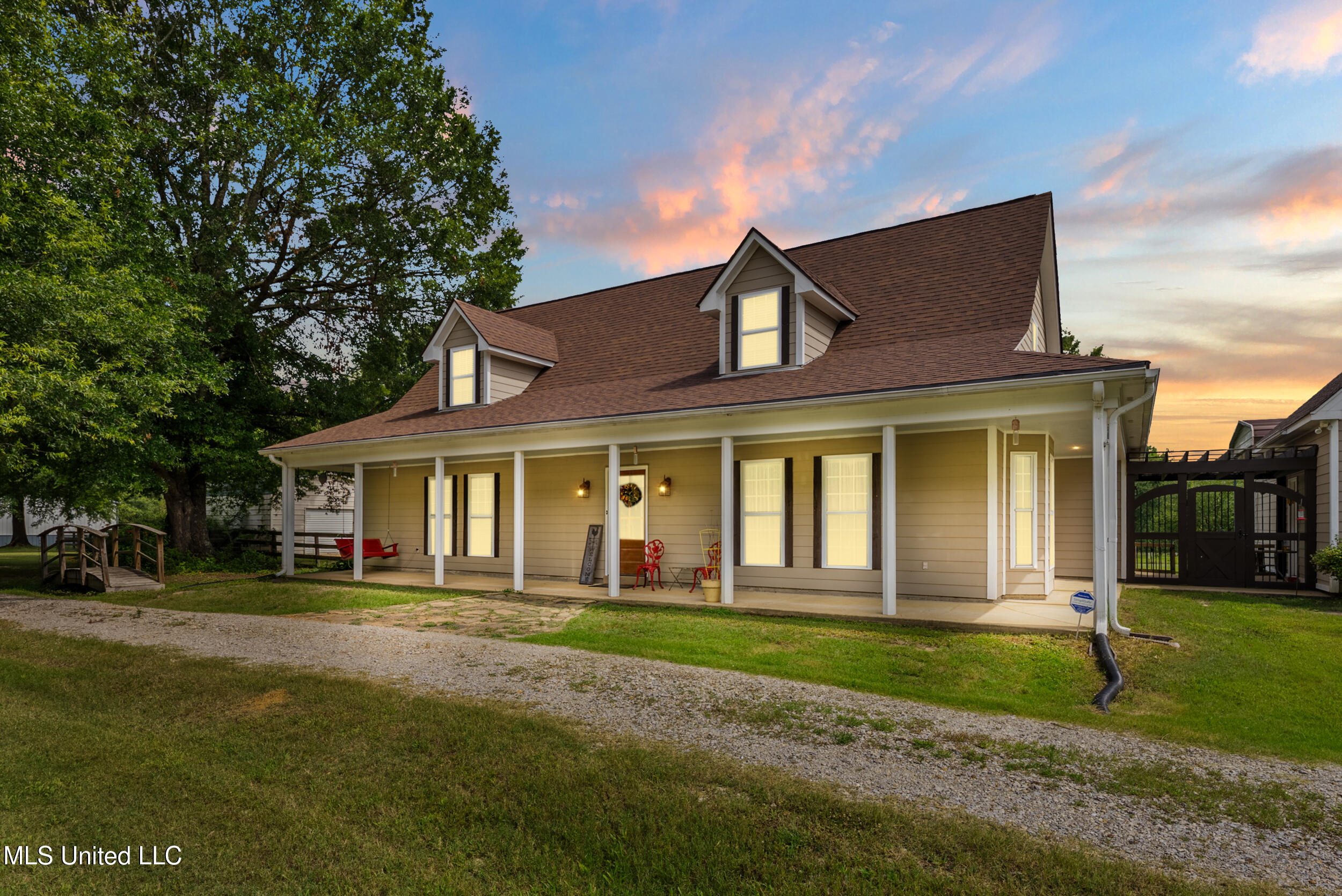 7623 Grass Pond Road Hernando, MS 38632 - Photo 4 of 35 7623 grass pond rd-exterior-01-dusk