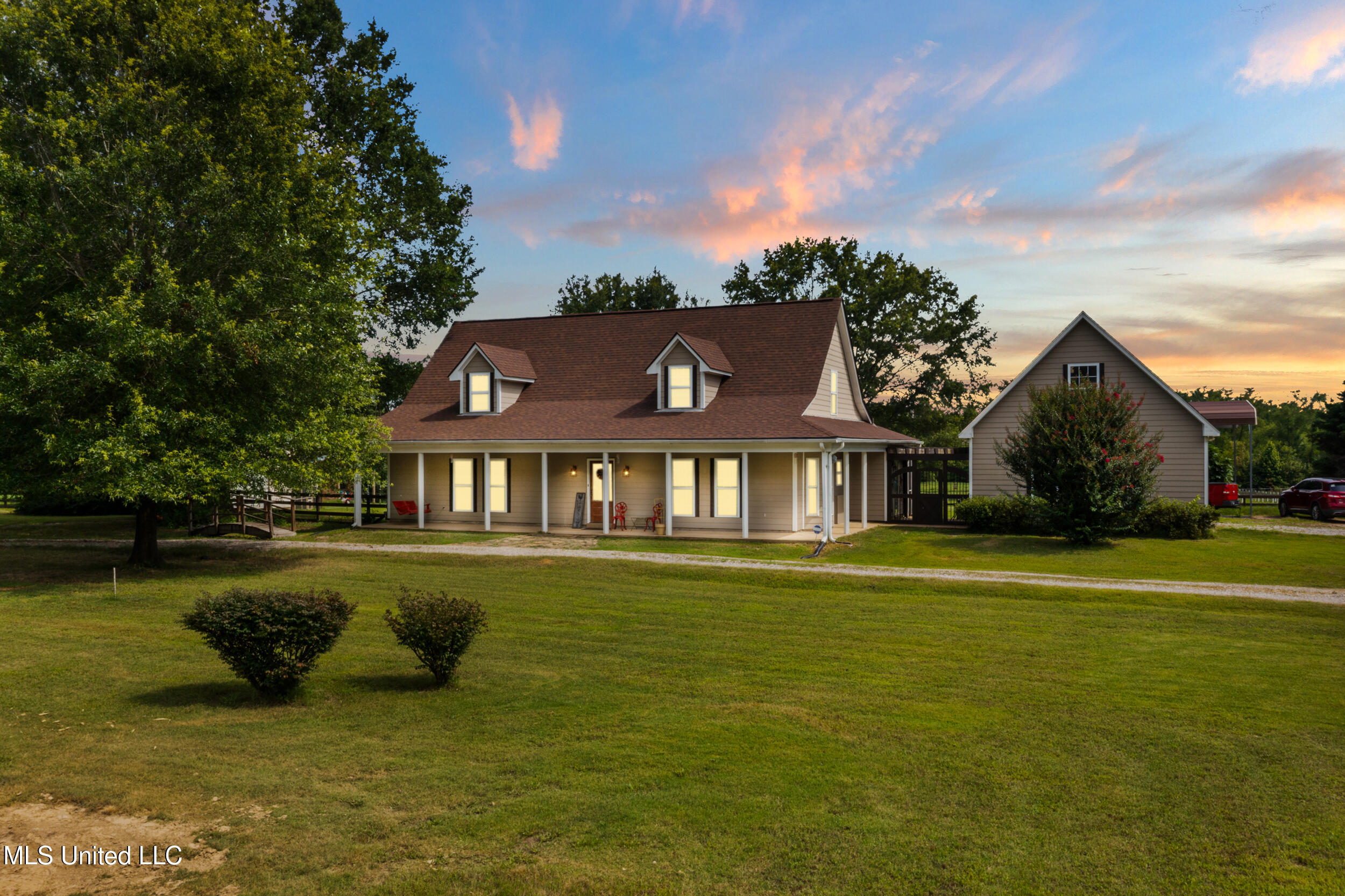7623 Grass Pond Road Hernando, MS 38632 - Photo 5 of 35 7623 grass pond rd-exterior-02-dusk