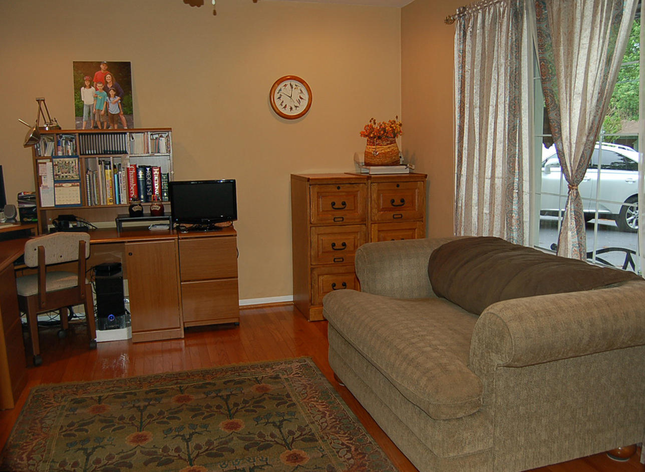 384 Pin Oak Drive Blue Ridge, VA 24064 - Photo 31 of 57 a living room with furniture and a flat screen tv