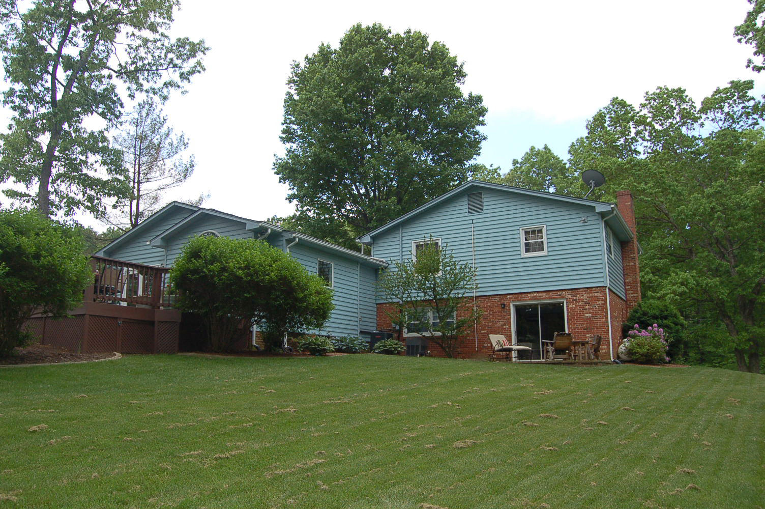 384 Pin Oak Drive Blue Ridge, VA 24064 - Photo 39 of 57 a front view of house with yard and green space