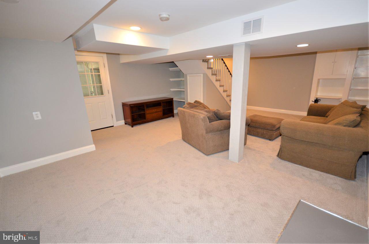 8817 Walnut Hill Road Chevy Chase, MD 20815 - Photo 23 of 30