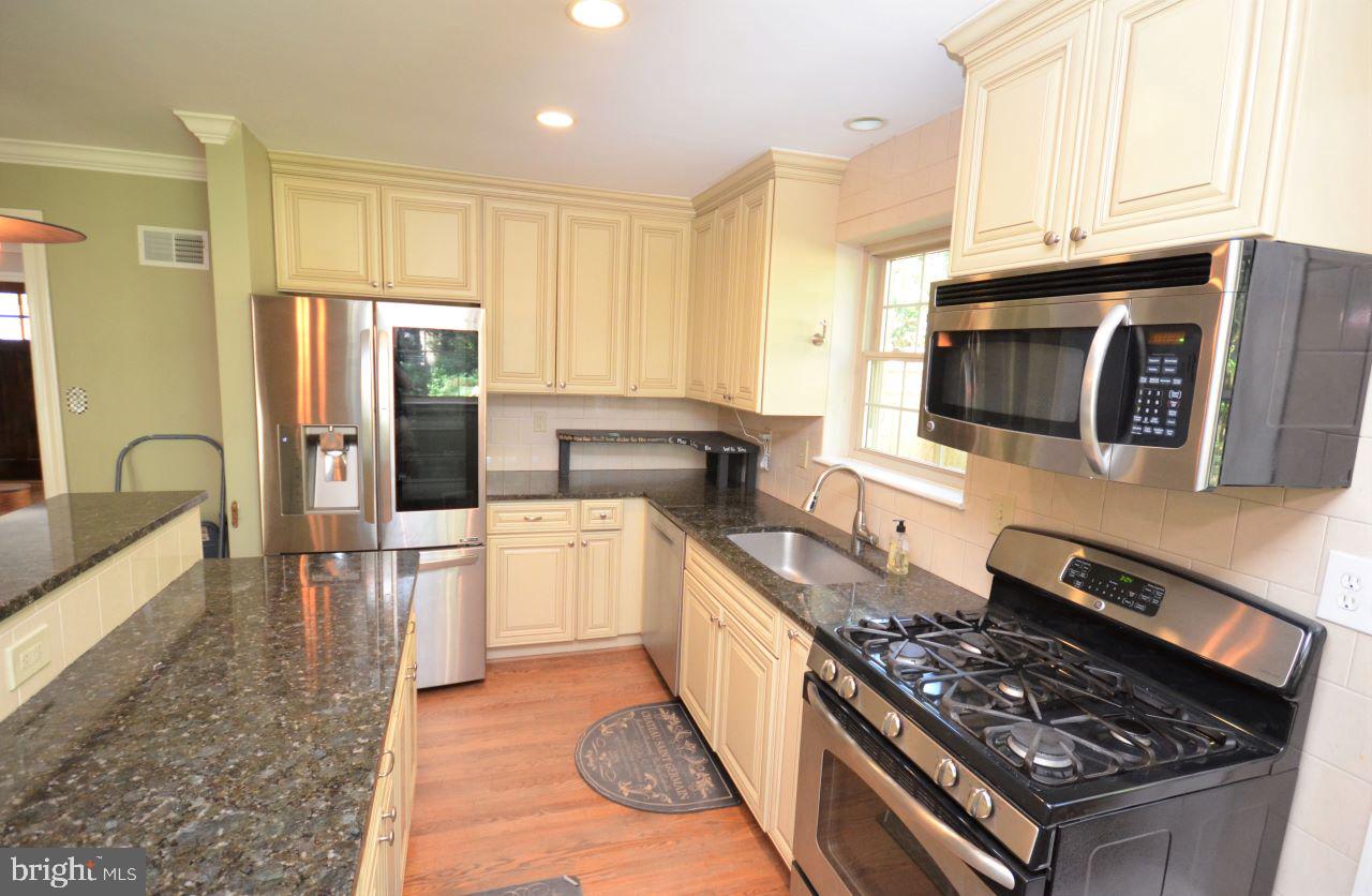 8817 Walnut Hill Road Chevy Chase, MD 20815 - Photo 7 of 30