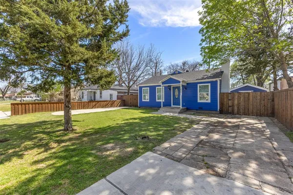 $329,999 | 625 North Delaware Street, Irving, TX 75061