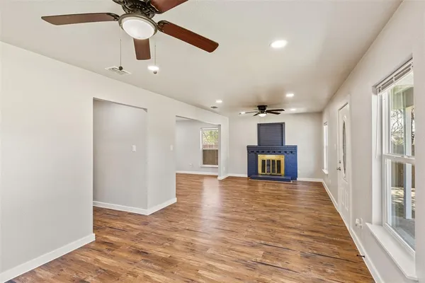 $329,999 | 625 North Delaware Street, Irving, TX 75061