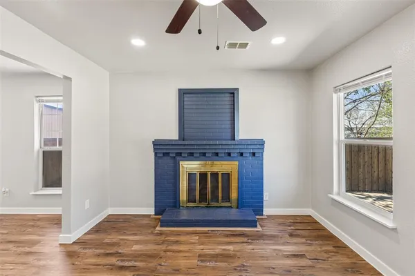 $329,999 | 625 North Delaware Street, Irving, TX 75061