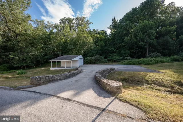 $850,000 | 875 Old State Road, Berwyn, PA 19312