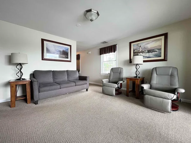 $2,300 | 1011 Laconia Road, Unit 4, Tilton, NH 03276