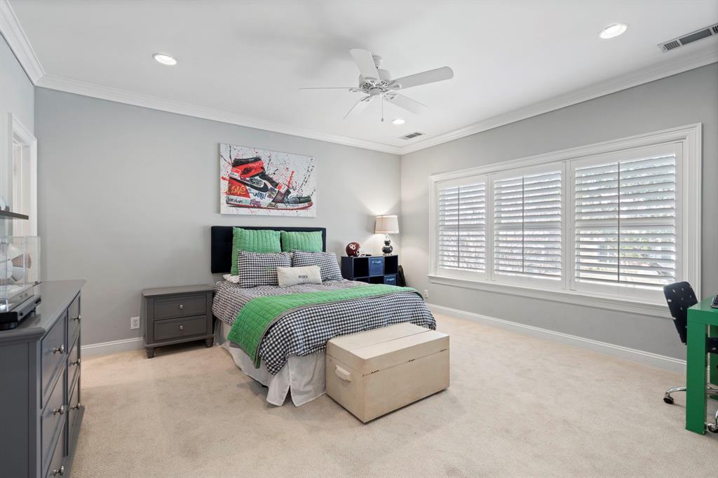 6936 Pasadena Avenue Dallas, TX 75214 - Photo 22 of 39 a spacious bedroom with a bed and a couch