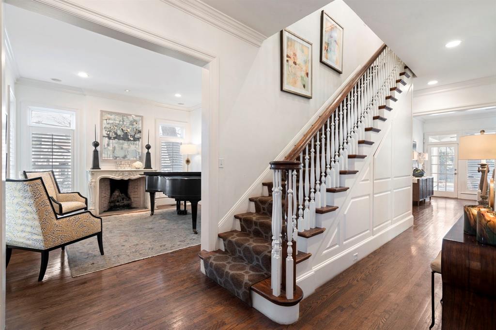 6936 Pasadena Avenue Dallas, TX 75214 - Photo 4 of 39 a view of entryway and hall with wooden floor