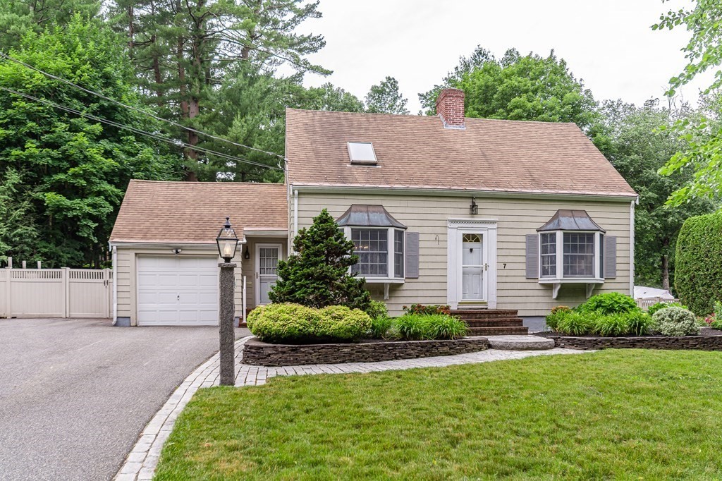 7 Homestead Road Lynnfield, MA 01940 - Photo 2 of 29 Gallery Image 2