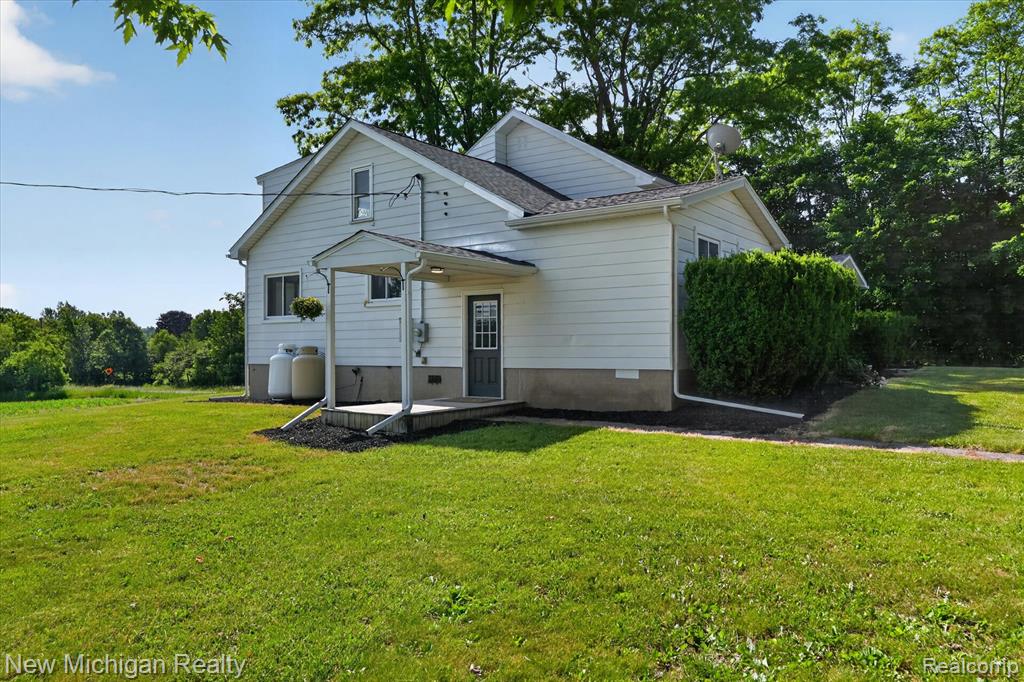11374 Lahring Road Gaines, MI 48436 - Photo 5 of 66