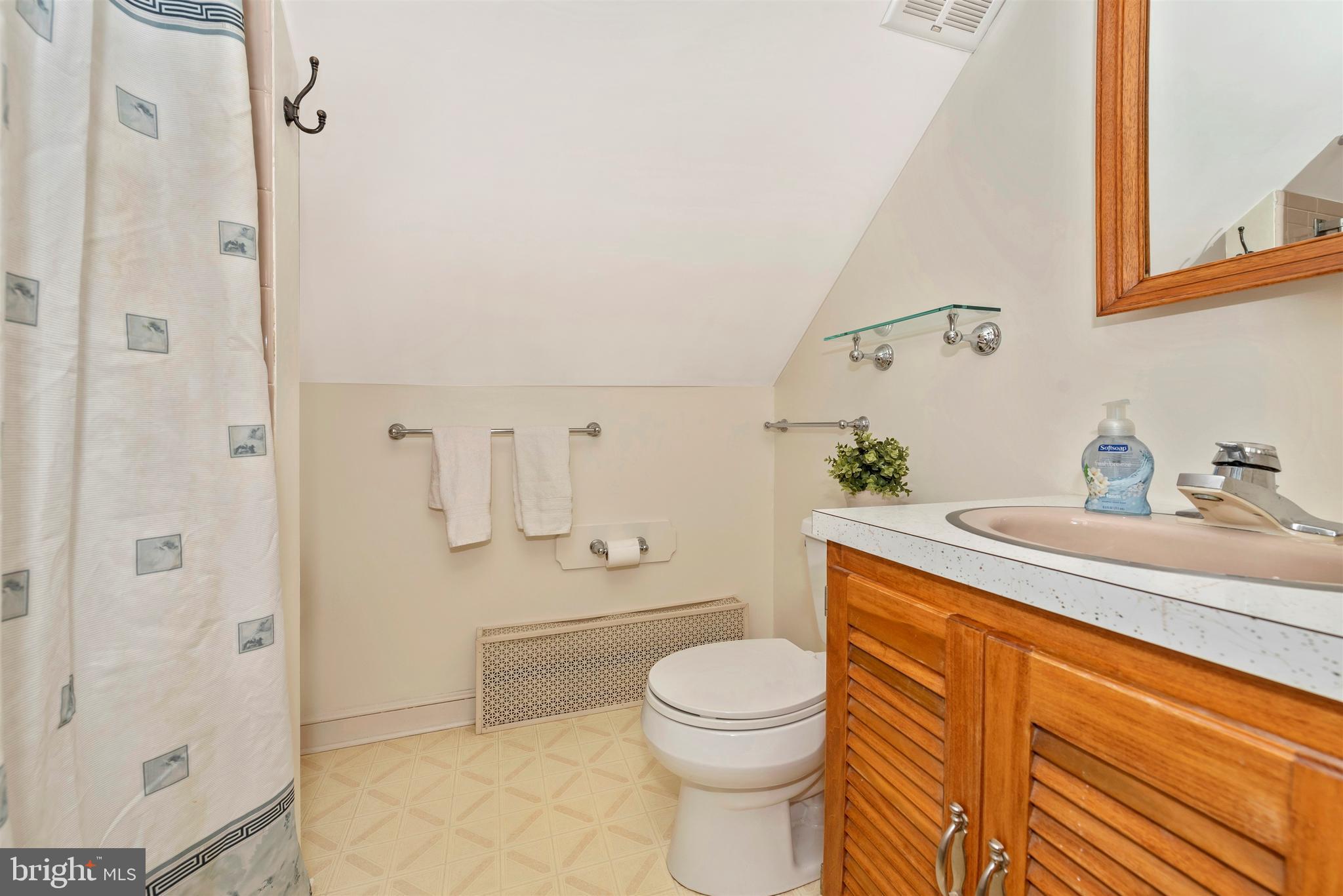 12013 Wolfsville Road Smithsburg, MD 21783 - Photo 40 of 55 Second Floor Bath