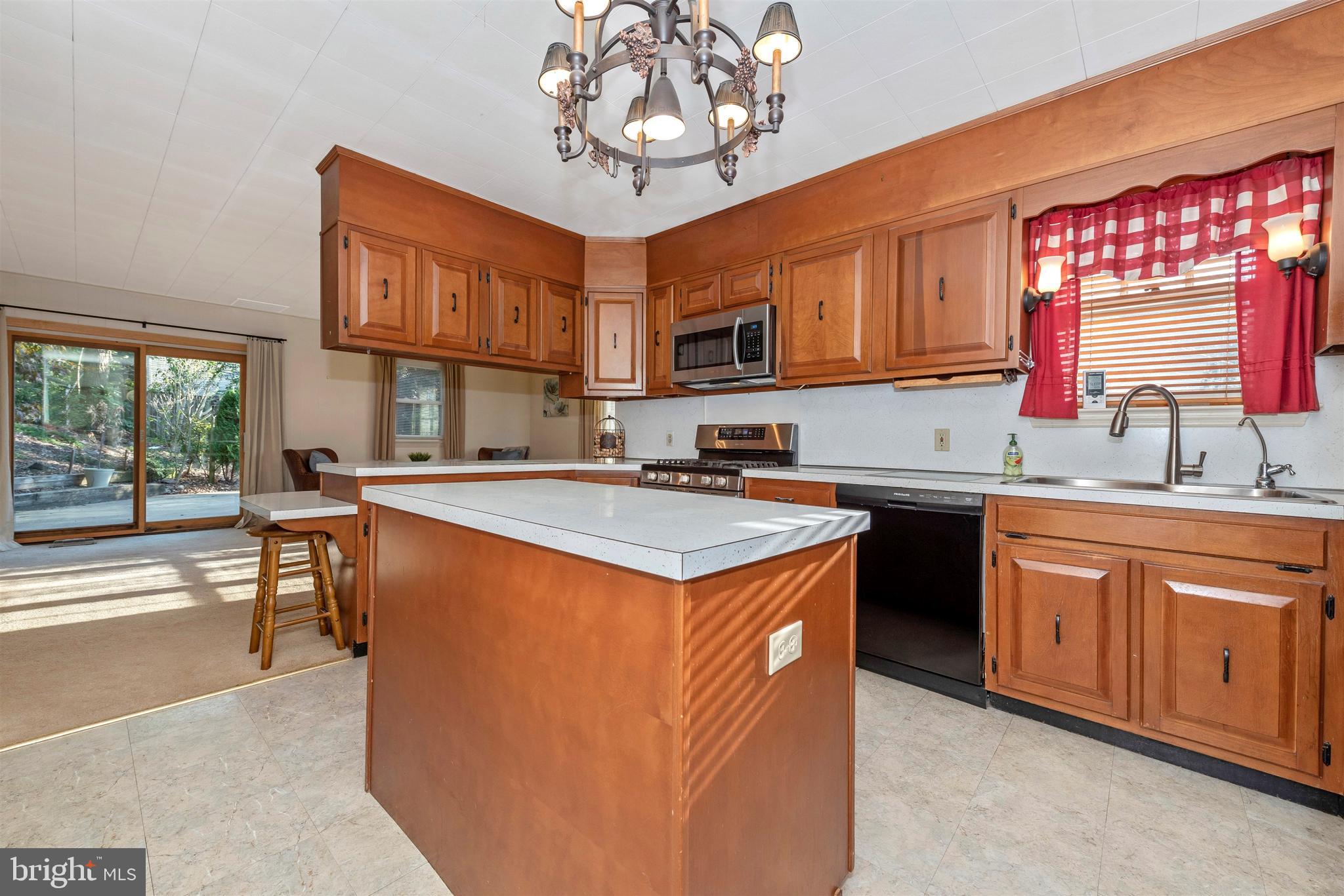 12013 Wolfsville Road Smithsburg, MD 21783 - Photo 10 of 55 Spacious kitchen with Island