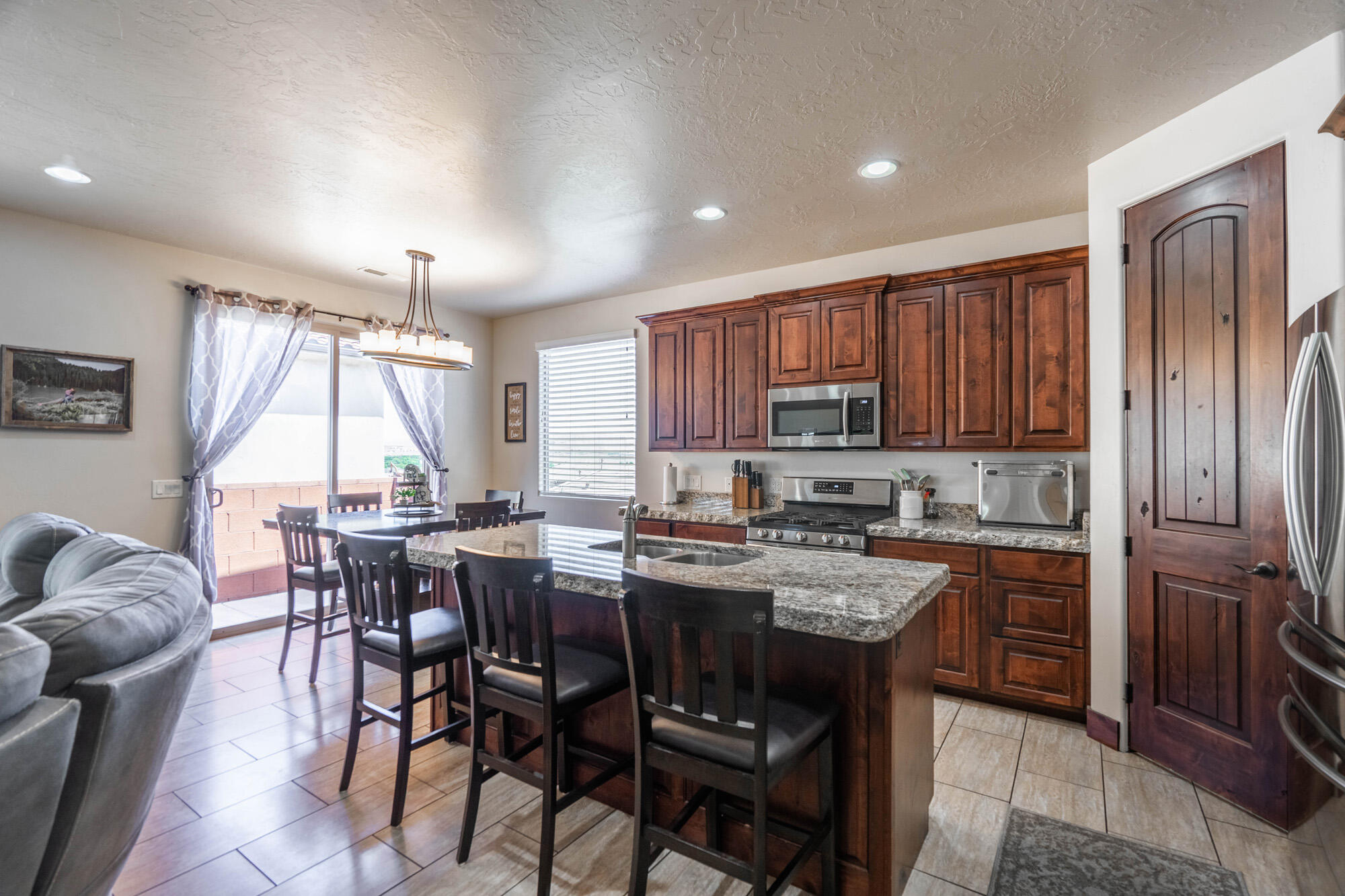 576 Sun Rock Way Washington, UT 84780 - Photo 6 of 26 576 Sun Rock Way-015